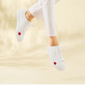 Vivaia Wool Lace-Up Sneakers White Washable Size 8.5 US / 39 EUR